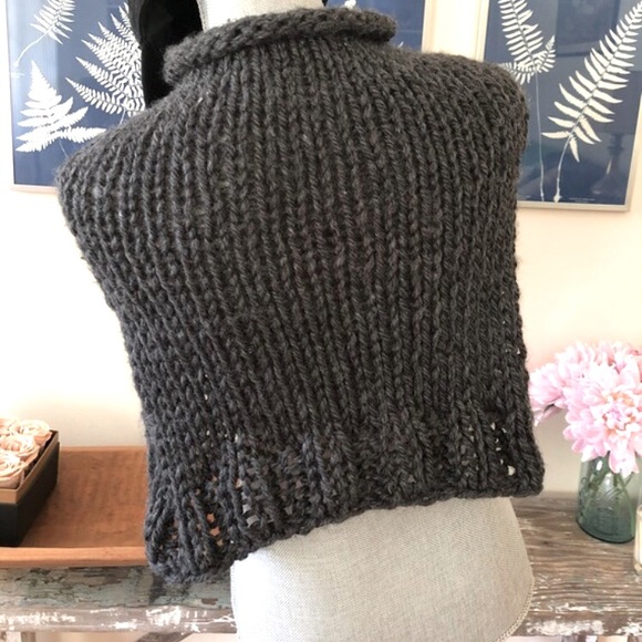 Bohemian Chunky Knit Poncho Charcoal Gray Wool Blend Capelet Aran Braided Cable - Picture 5 of 8
